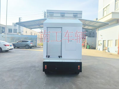 2吨电动彩神(中国)一站式服务官网 飞翼箱式工具拖车I.jpg